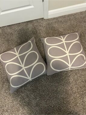 Set of 2 covers! Decorative Throw Pillow Pair - Neutral Modern Design